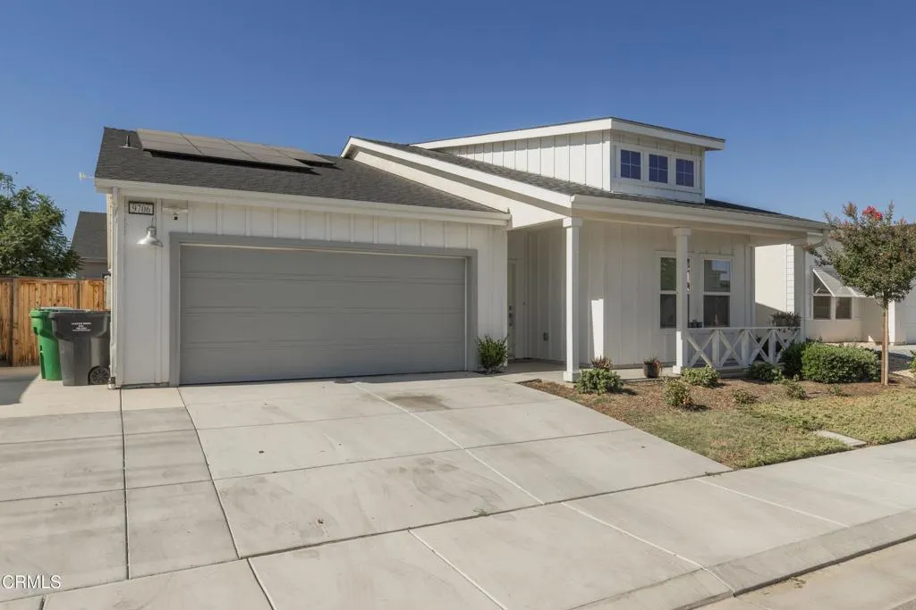 05_front_exterior_2