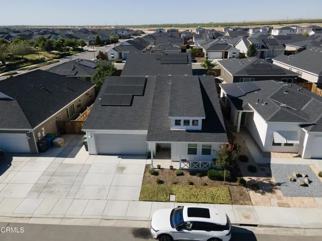 07_front_exterior_4