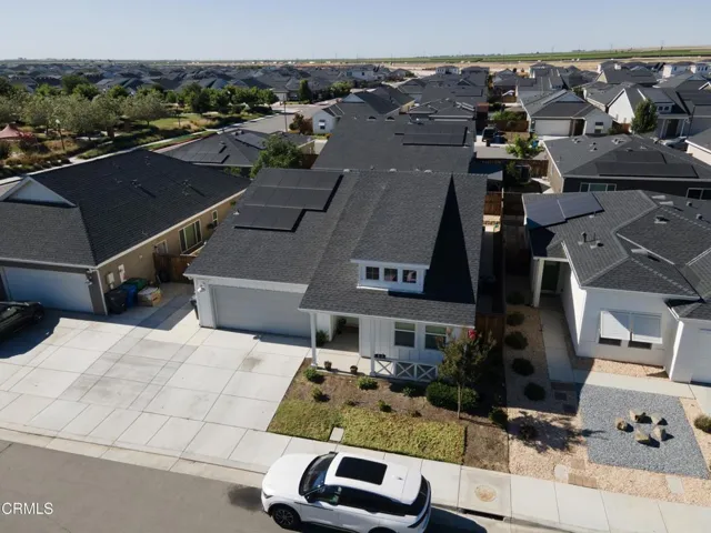 06_front_exterior_3