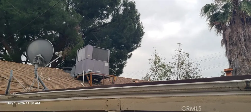Newer central air and heating unit.