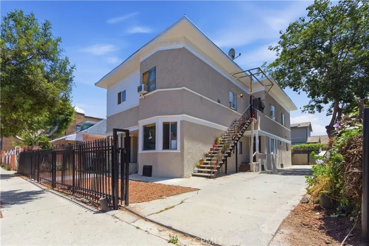 2208 Toberman Street, Los Angeles, California 90007
