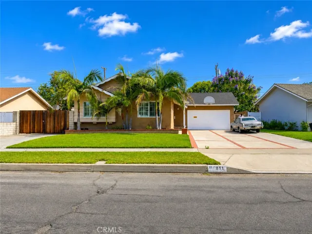 811 E Saint James Avenue, Orange, California 92865