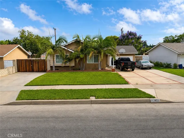 811 E Saint James Avenue, Orange, California 92865