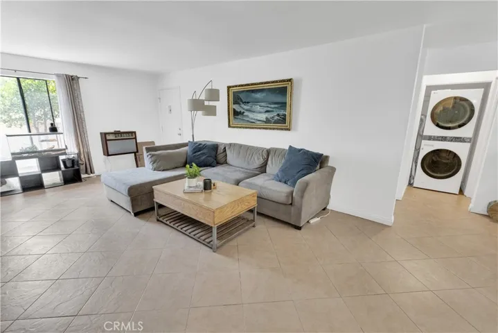 Living room, stacked washer and dryer in view