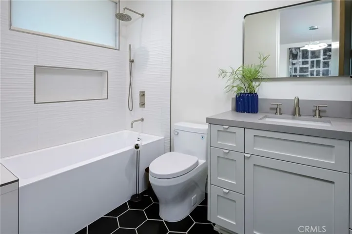 3 of 4 Bathroom ensuite