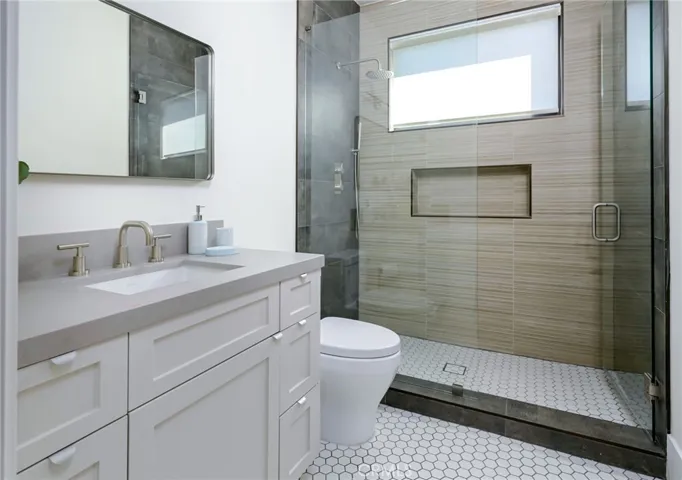 4 of 4 Bathroom ensuite