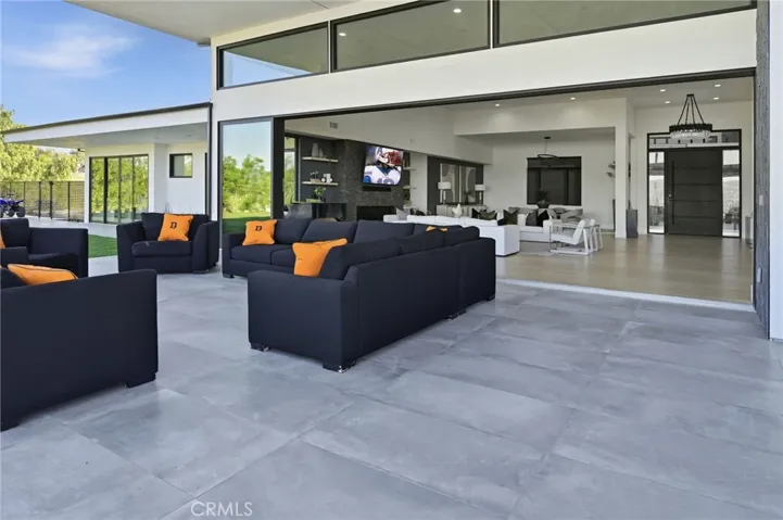 Magnificent Loggia continues....TV image digitally enhanced