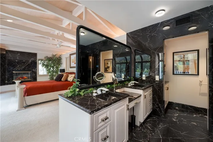 12023 Laurel Lane, Studio City, California 91604