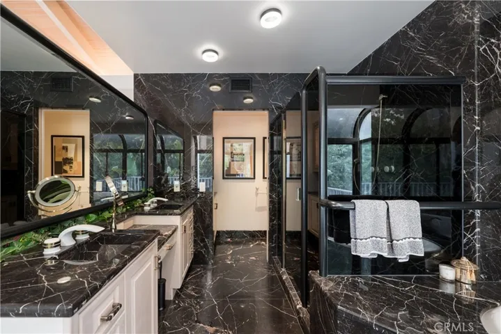 12023 Laurel Lane, Studio City, California 91604