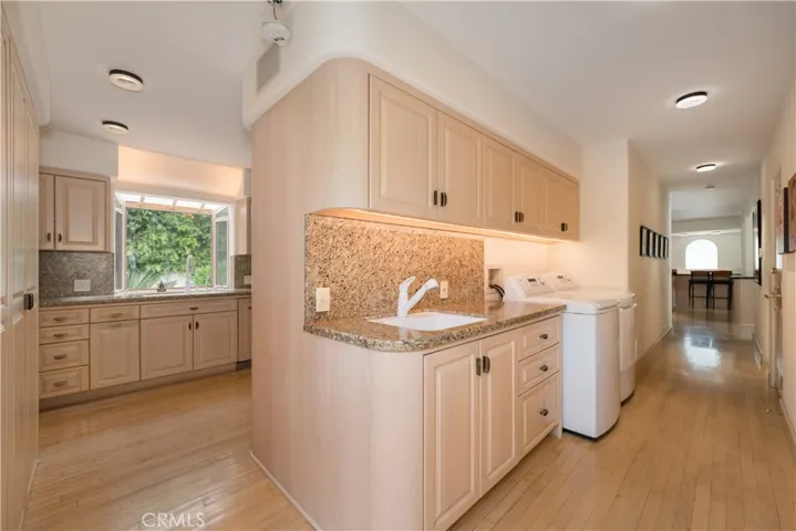 12023 Laurel Lane, Studio City, California 91604