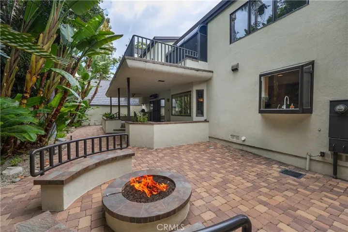 12023 Laurel Lane, Studio City, California 91604