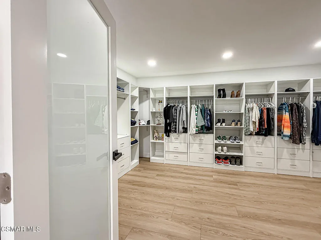 fPrimary Bedroom Suite11