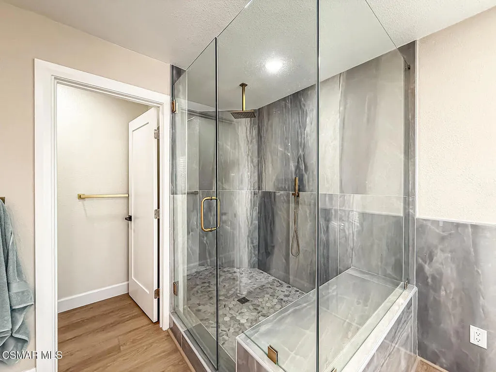 fPrimary Bedroom Suite9