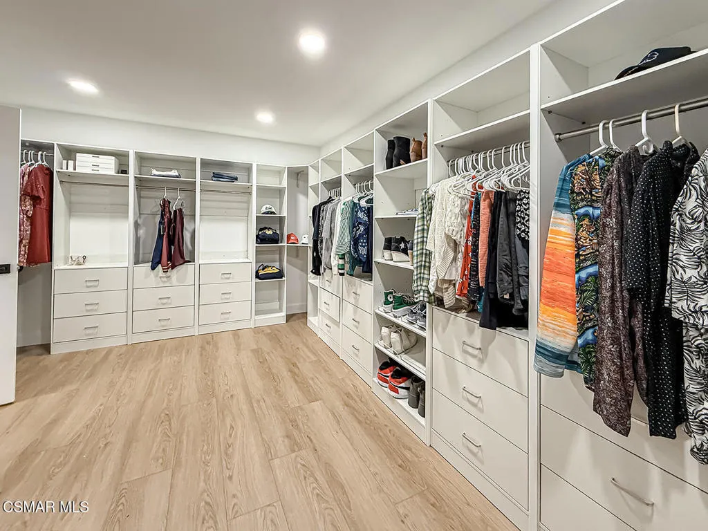 fPrimary Bedroom Suite12