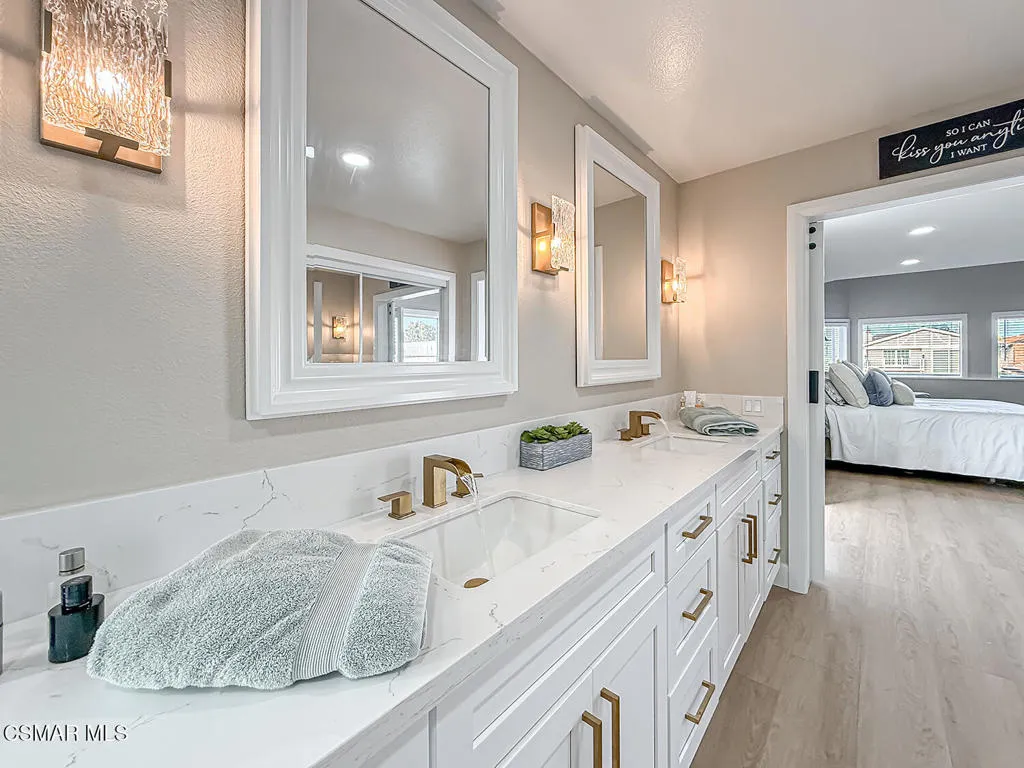 fPrimary Bedroom Suite6