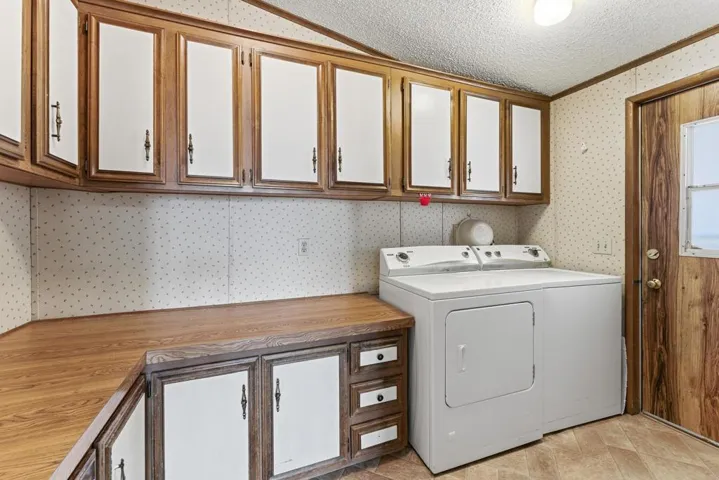 217settles-Laundry room