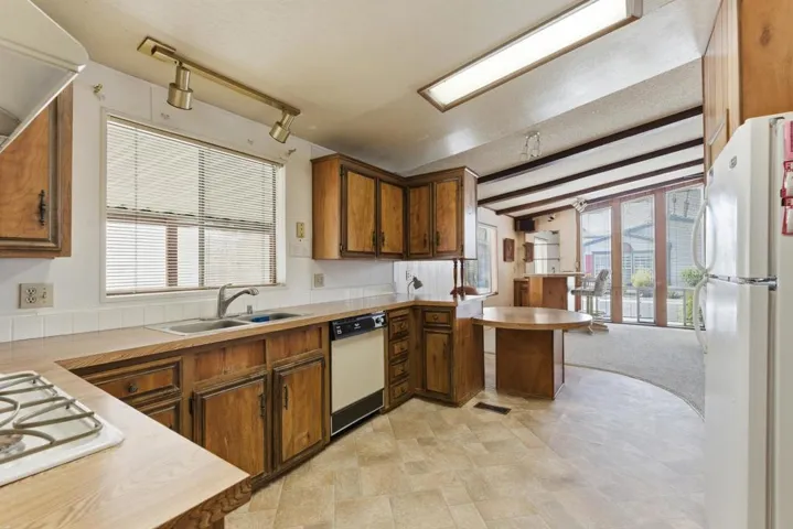 217settles-Kitchen area