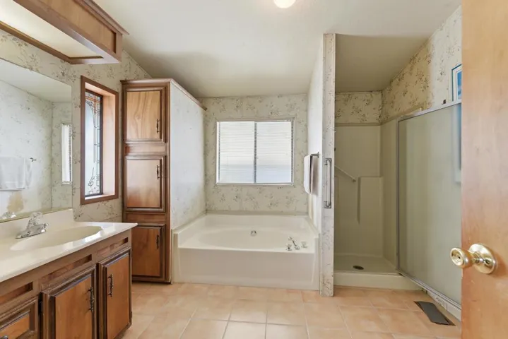 217settles-Primary Bath
