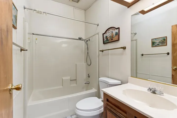 217settles-Guest Bath