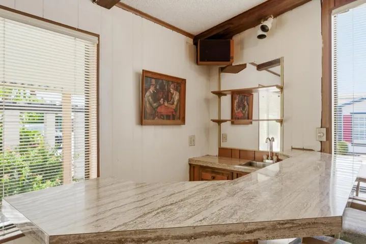 217settles-Wet Bar
