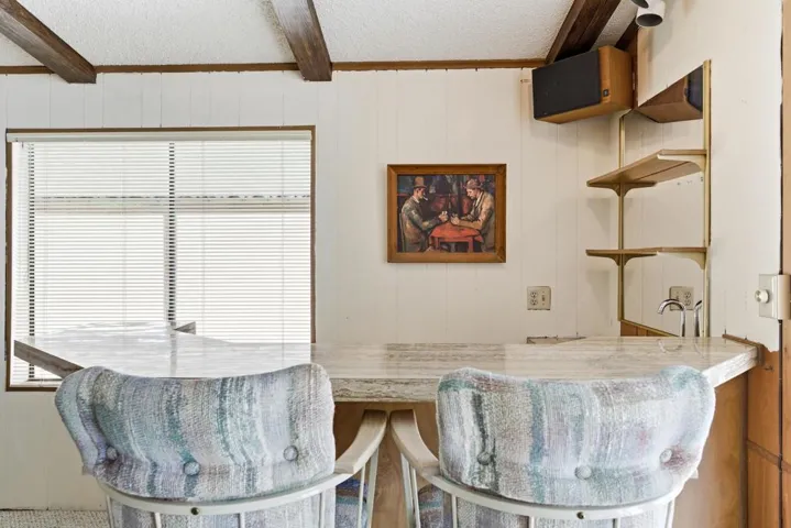 217settles-Wet Bar