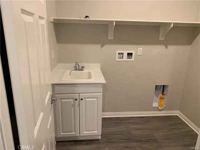 separate washer dryer room