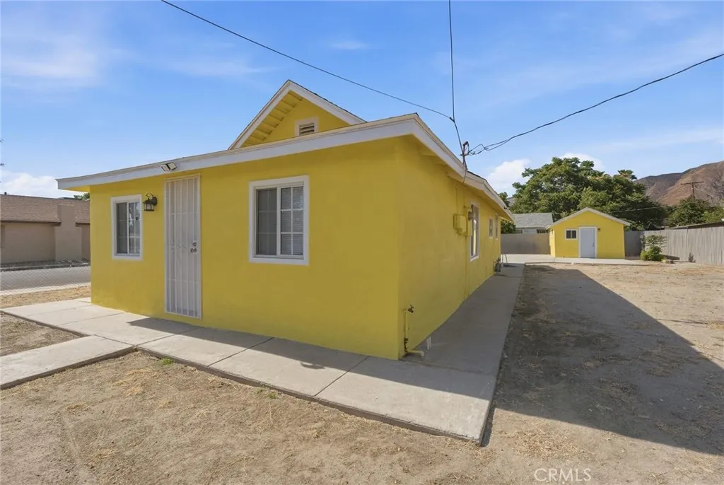 359 E 1st