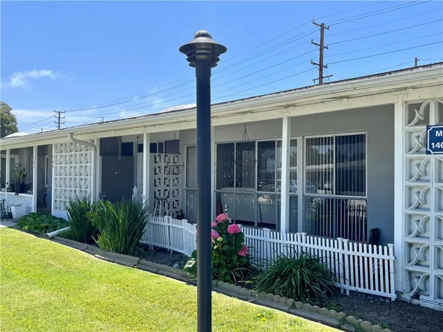 14001 Thunderbird Dr., Seal Beach, California 90740
