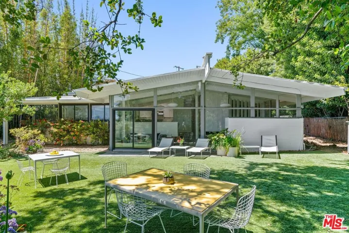 810 Bramble Way, Los Angeles, California 90049