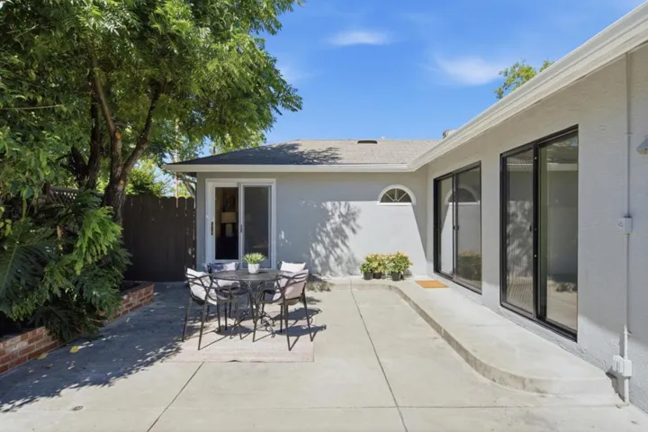 2438 Massachusetts Avenue, Redwood City, California 94061
