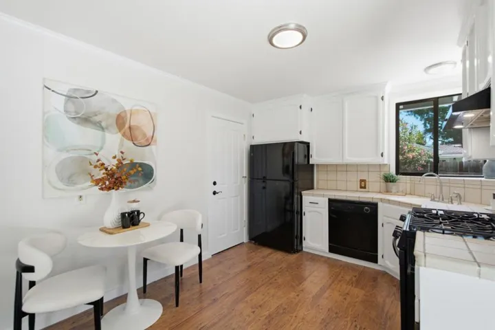 2438 Massachusetts Avenue, Redwood City, California 94061