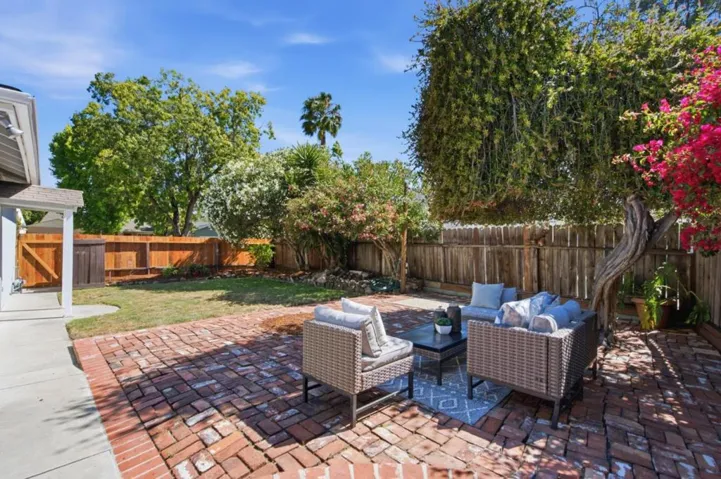 2438 Massachusetts Avenue, Redwood City, California 94061