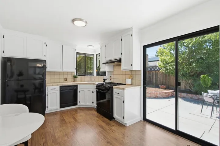 2438 Massachusetts Avenue, Redwood City, California 94061