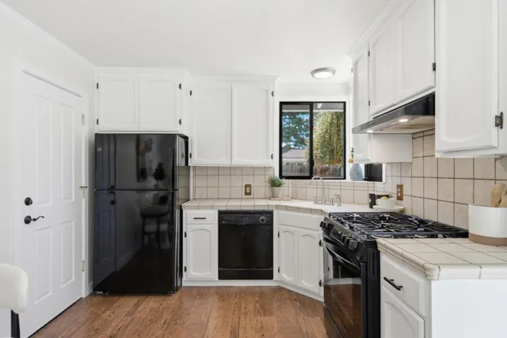 2438 Massachusetts Avenue, Redwood City, California 94061