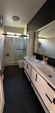 Bathroom Upsatirs