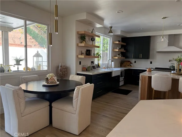 Kitchen dining area. tables sits 6