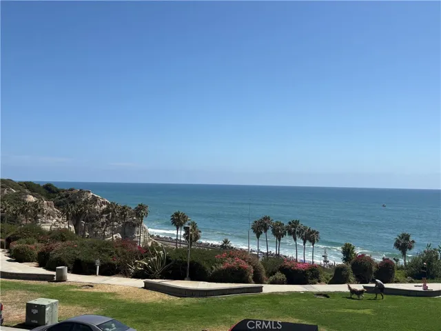 Park located across street has beach access