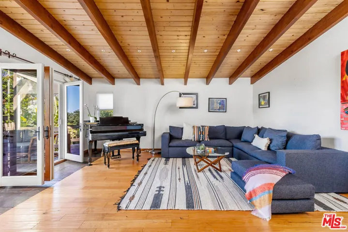 2716 Halsey Road, Topanga, California 90290