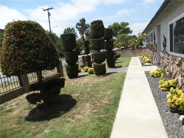 10461 Beach, Bellflower, California 90706