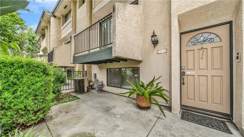 7137 Shoup Avenue 16, West Hills, California 91307