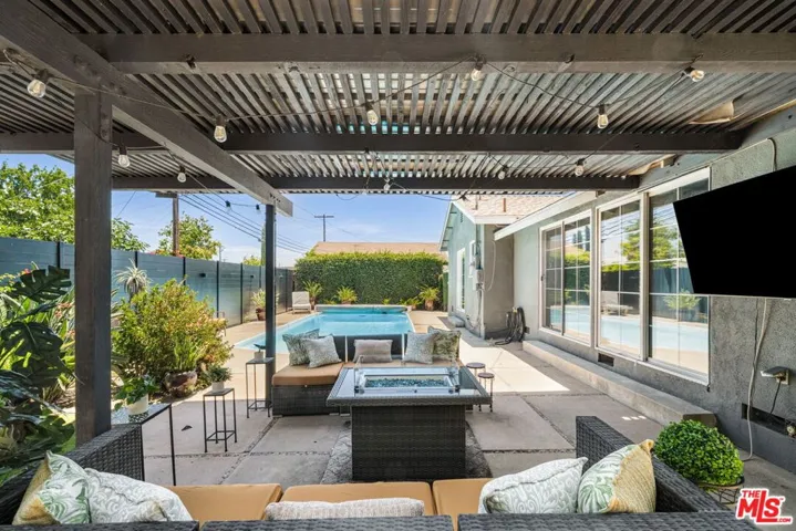 9134 Swinton Avenue, North Hills, California 91343