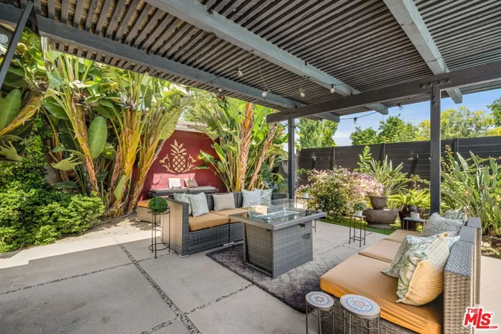 9134 Swinton Avenue, North Hills, California 91343