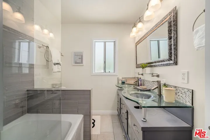 9134 Swinton Avenue, North Hills, California 91343