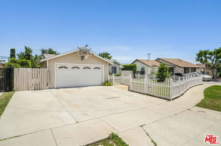 9134 Swinton Avenue, North Hills, California 91343