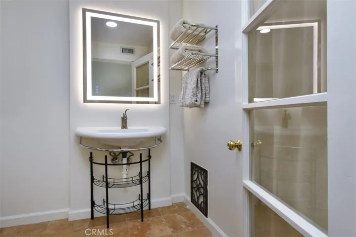 13902 Calvert Street, Valley Glen, California 91401