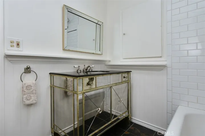 13902 Calvert Street, Valley Glen, California 91401