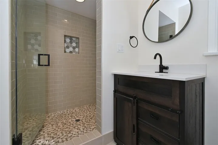 GUEST HOUSE BATHROOM