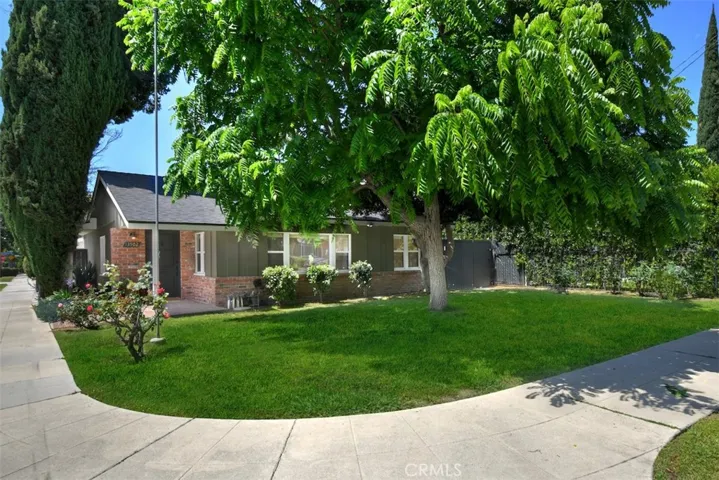 13902 Calvert Street, Valley Glen, California 91401