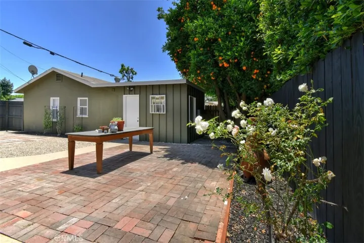 13902 Calvert Street, Valley Glen, California 91401