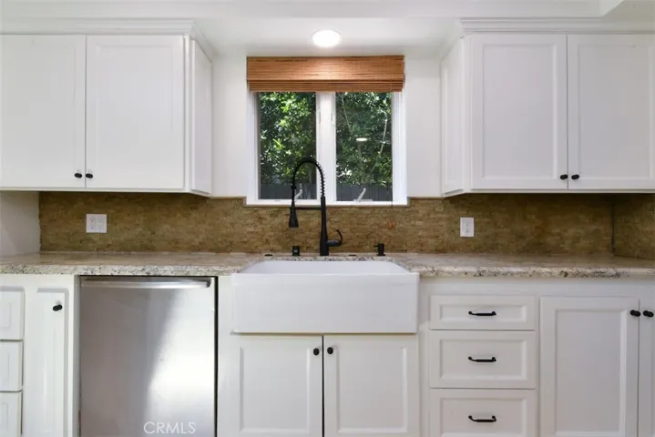 13902 Calvert Street, Valley Glen, California 91401
